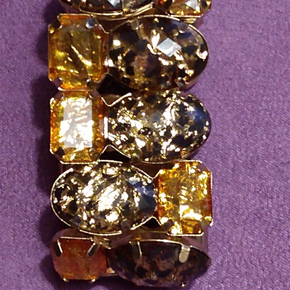 Faux Stone Foil Gold Tone Bracelet - Picture 4 of 4